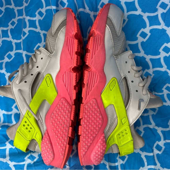 Nike Women’s size 11 Air huarache run desert sand wmns sneakers running fashion - Picture 9 of 11